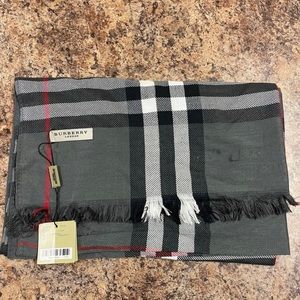 Men’s Burberry scarf